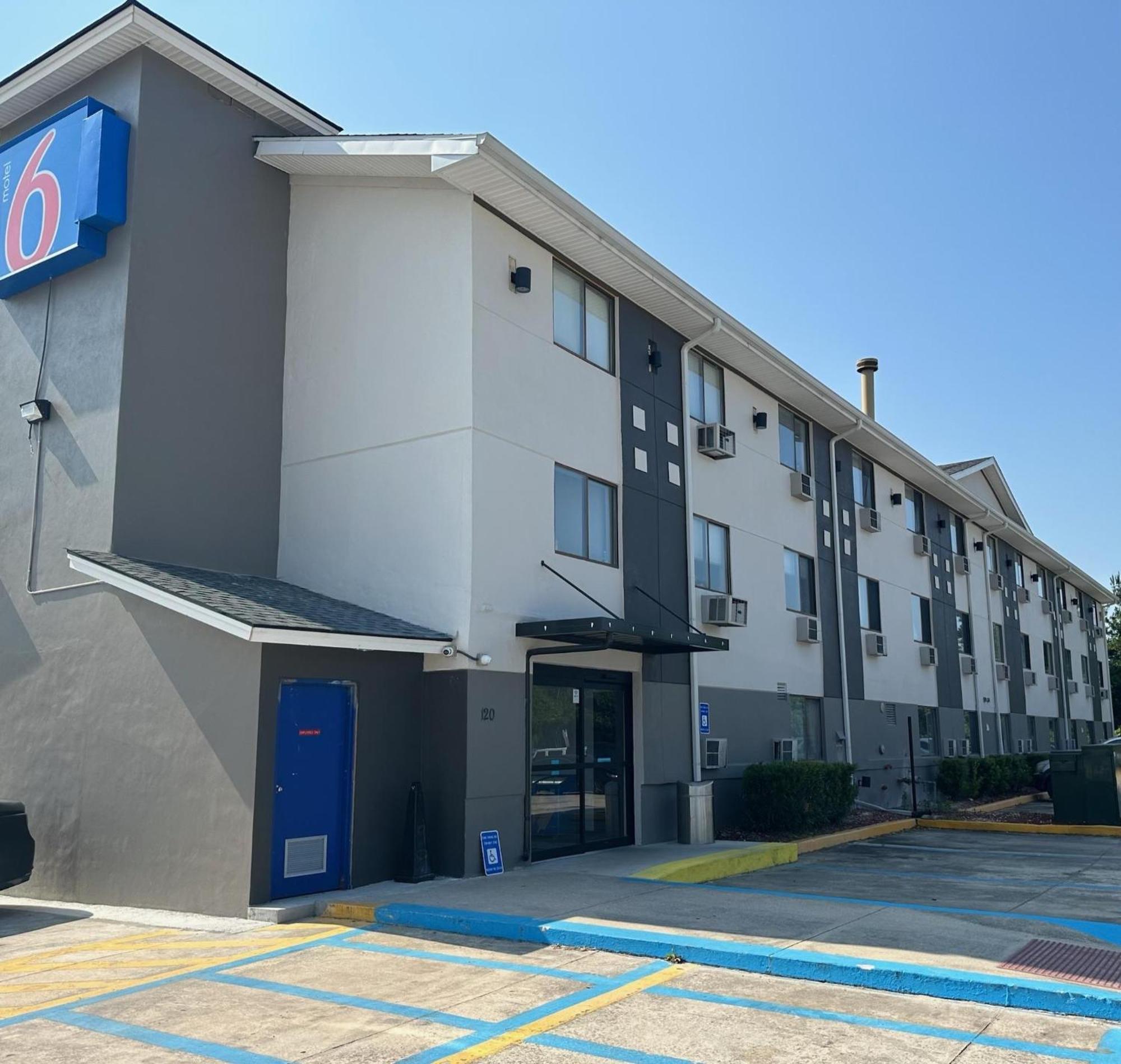 קינגסלנד Motel 6 - Newest - Ultra Sparkling Approved - Chiropractor Approved Beds - New Elevator - Robotic Massages - New 2023 Amenities - New Rooms - New Flat Screen Tvs - All American Staff - Walk To Longhorn Steakhouse And Ruby Tuesday - Book Today And Sav מראה חיצוני תמונה